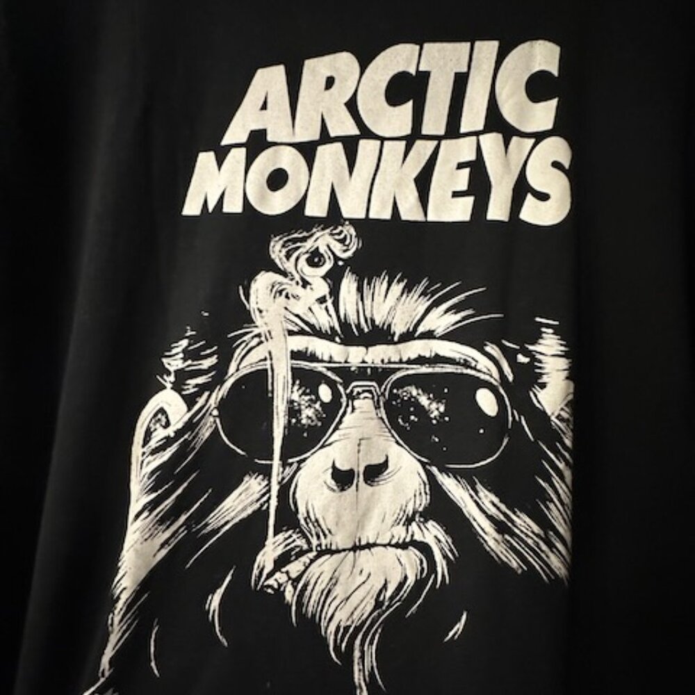 Arctic Monkeys black tshirt